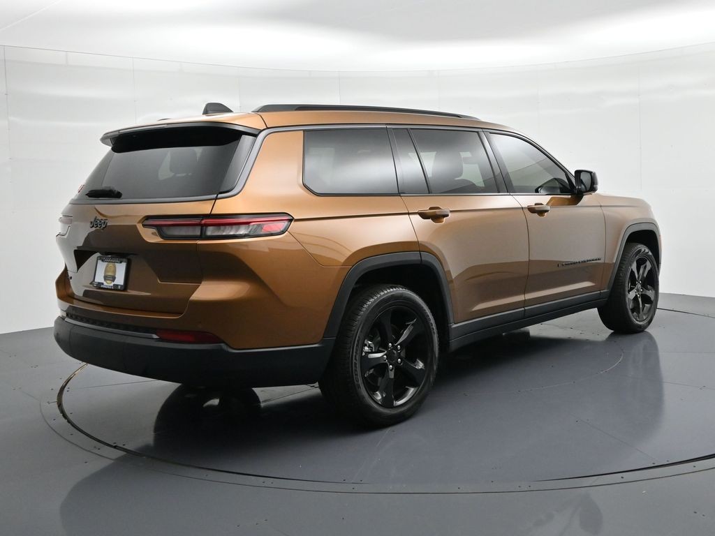 Jeep Grand Cherokee L Vehicle Full-screen Gallery Image 6