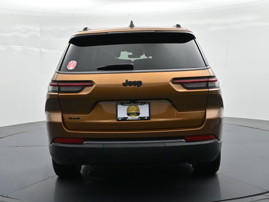Jeep Grand Cherokee L Vehicle Full-screen Gallery Image 7