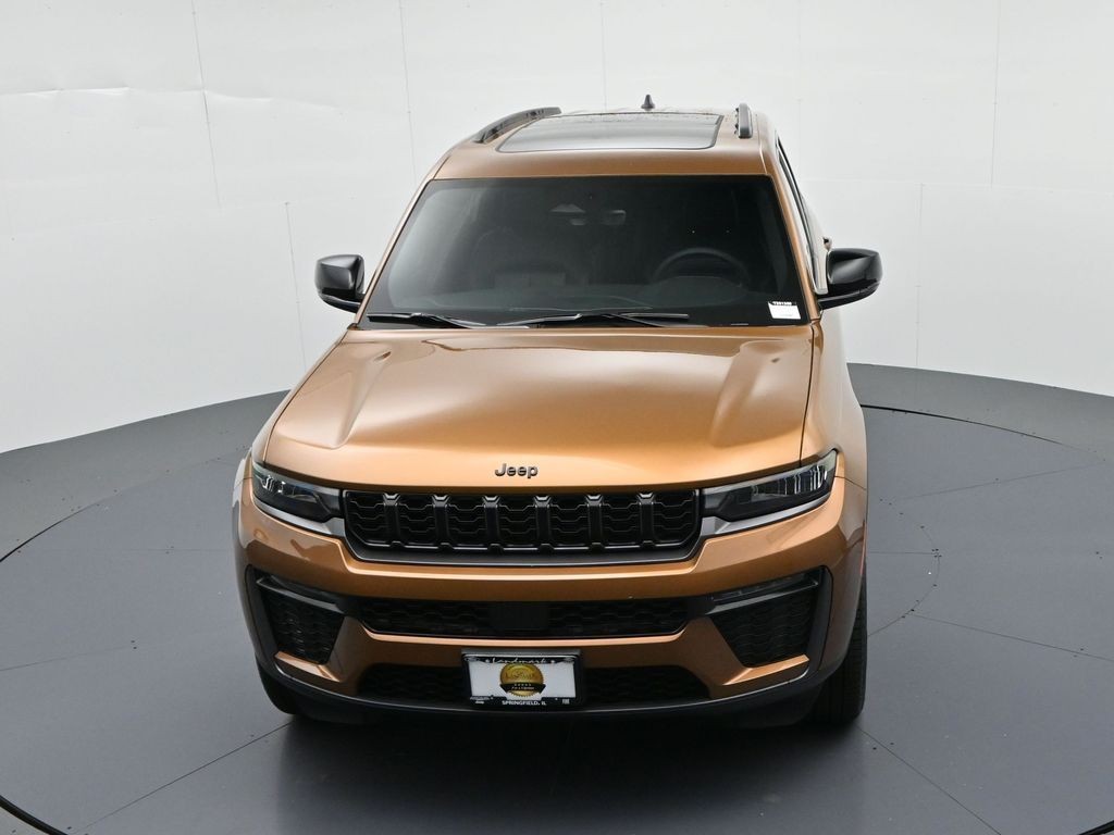 Jeep Grand Cherokee L Vehicle Full-screen Gallery Image 19
