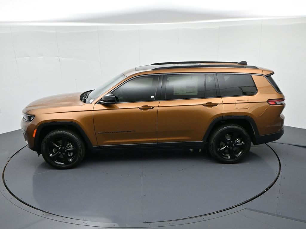 Jeep Grand Cherokee L Vehicle Full-screen Gallery Image 21