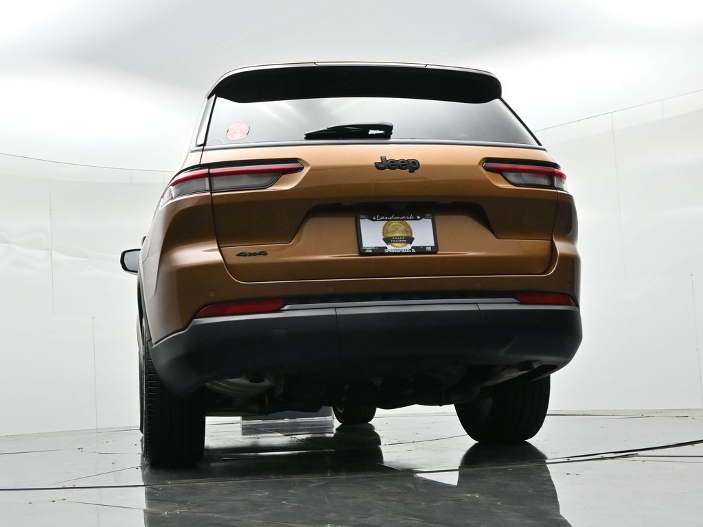 Jeep Grand Cherokee L Vehicle Full-screen Gallery Image 23