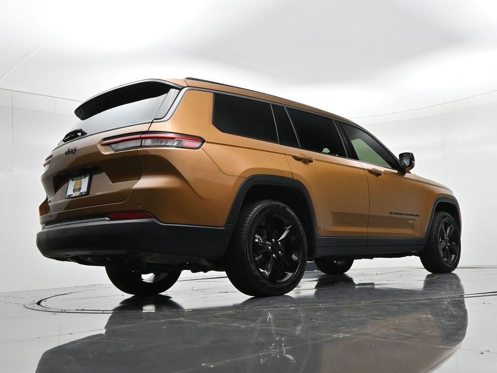 Jeep Grand Cherokee L Vehicle Full-screen Gallery Image 24
