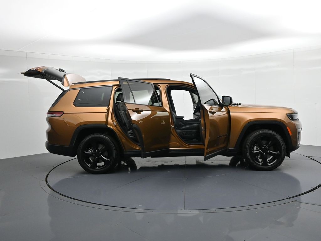 Jeep Grand Cherokee L Vehicle Full-screen Gallery Image 26