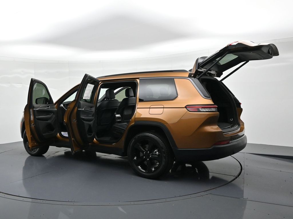Jeep Grand Cherokee L Vehicle Full-screen Gallery Image 27