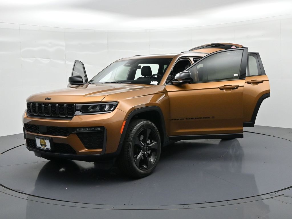 Jeep Grand Cherokee L Vehicle Full-screen Gallery Image 28