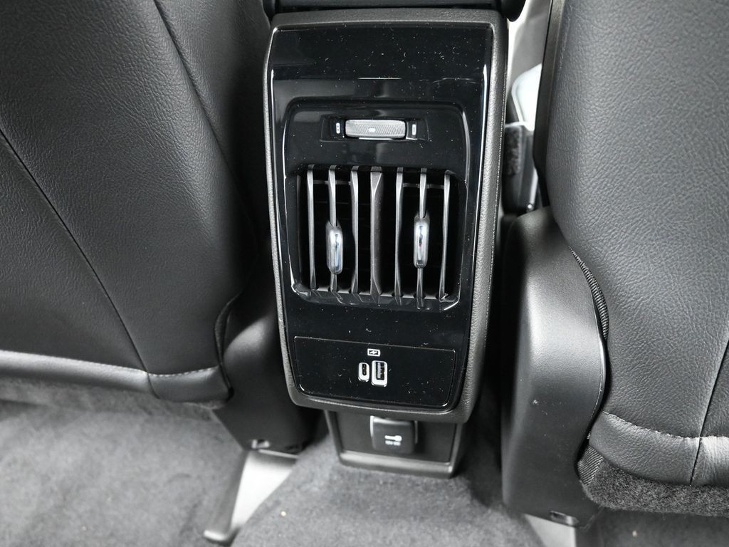 Jeep Compass Vehicle Full-screen Gallery Image 17