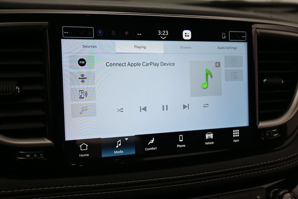 Chrysler Pacifica Vehicle Full-screen Gallery Image 10