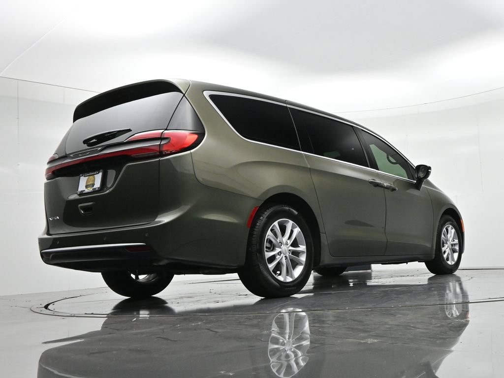 Chrysler Pacifica Vehicle Full-screen Gallery Image 20