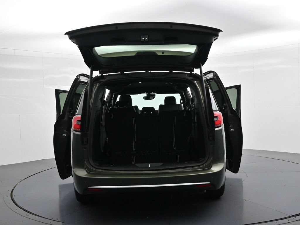 Chrysler Pacifica Vehicle Full-screen Gallery Image 25