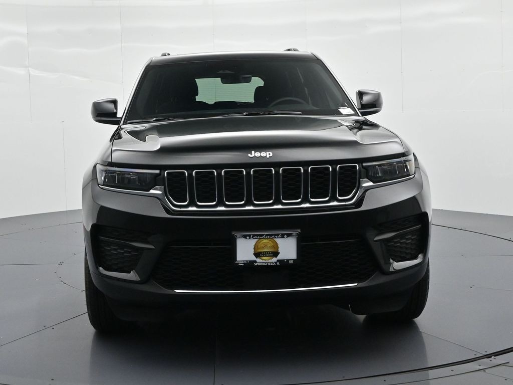 Jeep Grand Cherokee Vehicle Full-screen Gallery Image 3