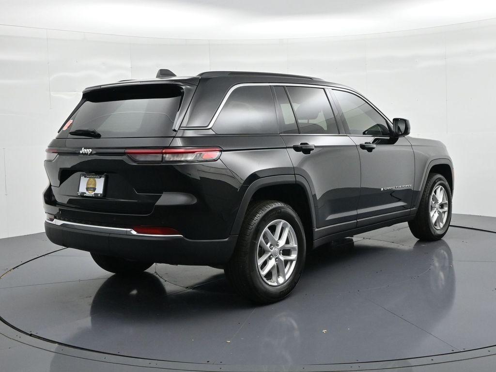 Jeep Grand Cherokee Vehicle Full-screen Gallery Image 6