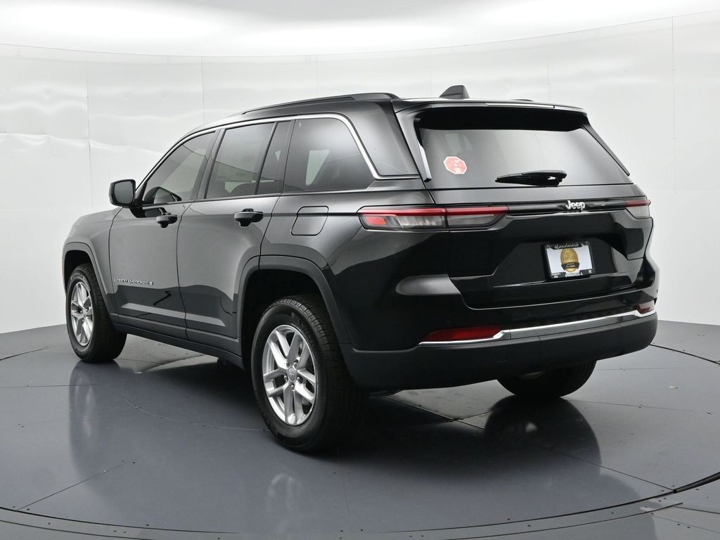 Jeep Grand Cherokee Vehicle Full-screen Gallery Image 8