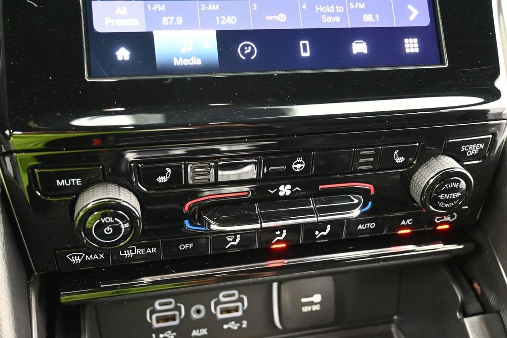 Jeep Grand Cherokee Vehicle Full-screen Gallery Image 12