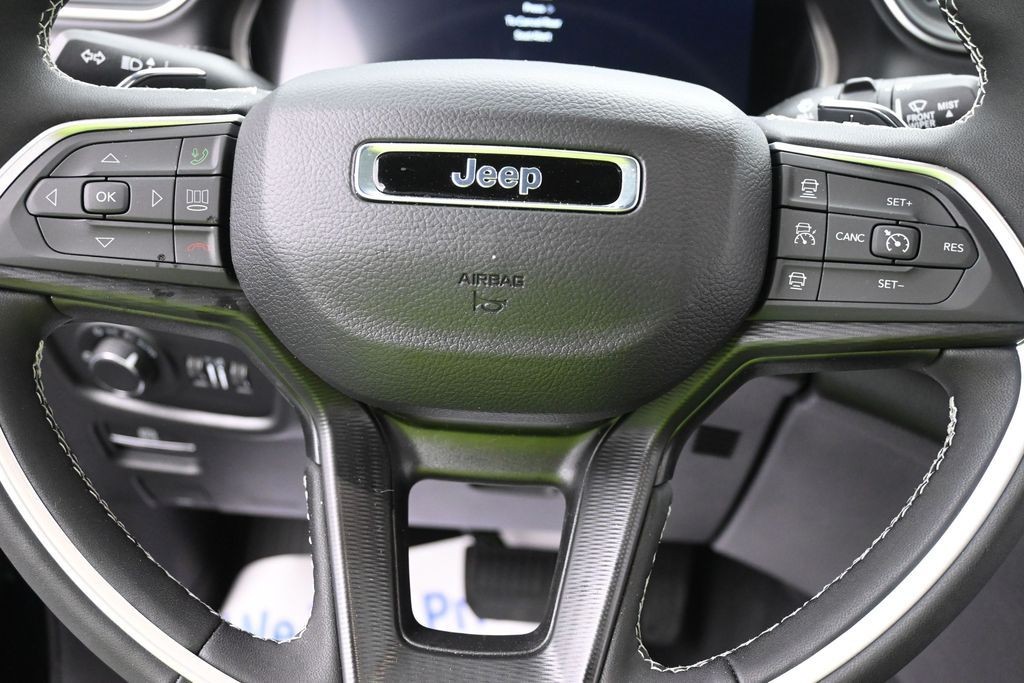 Jeep Grand Cherokee Vehicle Full-screen Gallery Image 14
