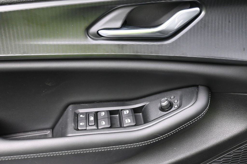 Jeep Grand Cherokee Vehicle Full-screen Gallery Image 15