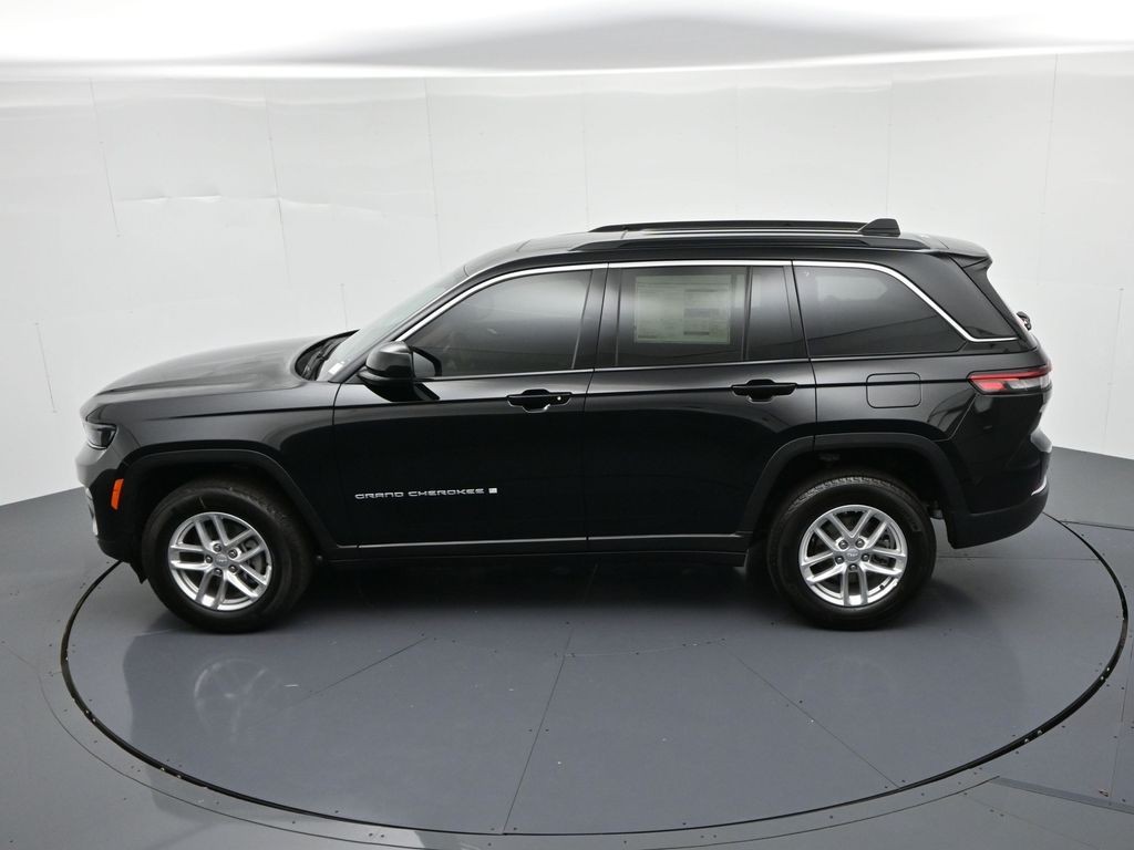 Jeep Grand Cherokee Vehicle Full-screen Gallery Image 20