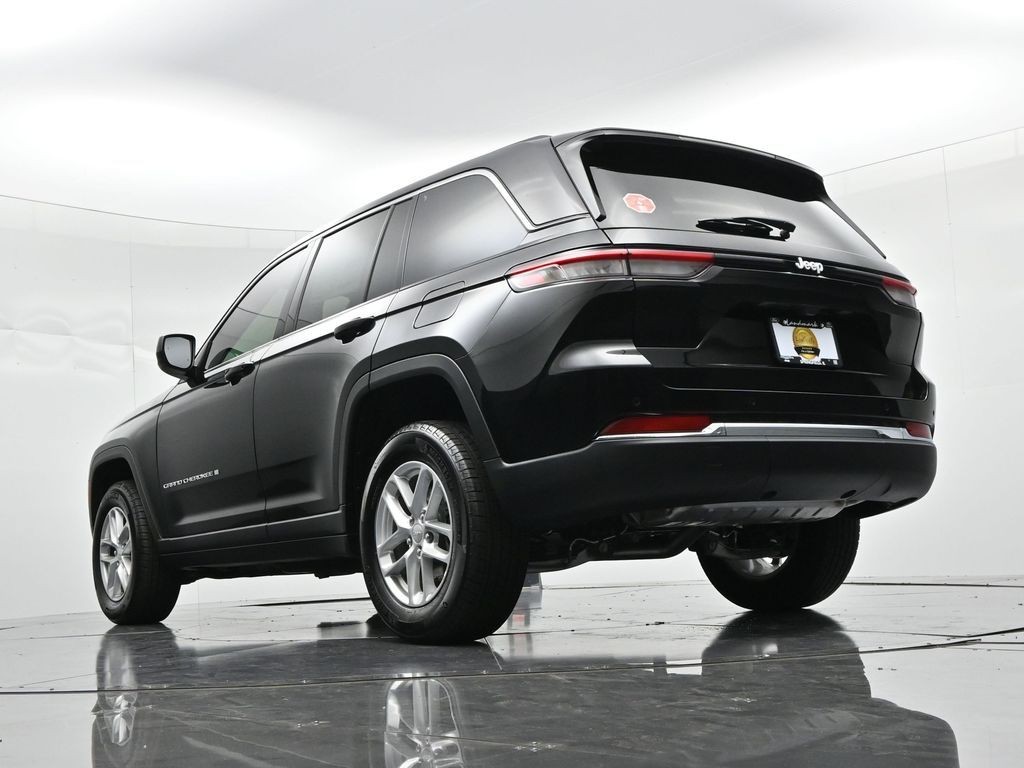 Jeep Grand Cherokee Vehicle Full-screen Gallery Image 21