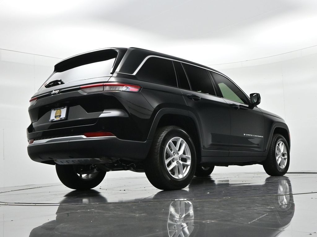 Jeep Grand Cherokee Vehicle Full-screen Gallery Image 23