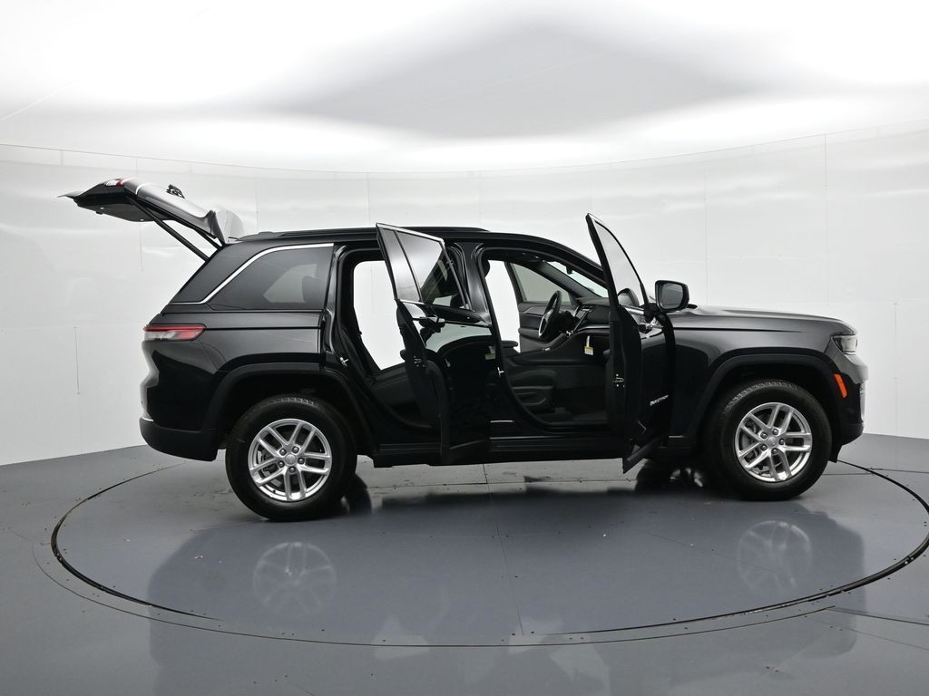 Jeep Grand Cherokee Vehicle Full-screen Gallery Image 25