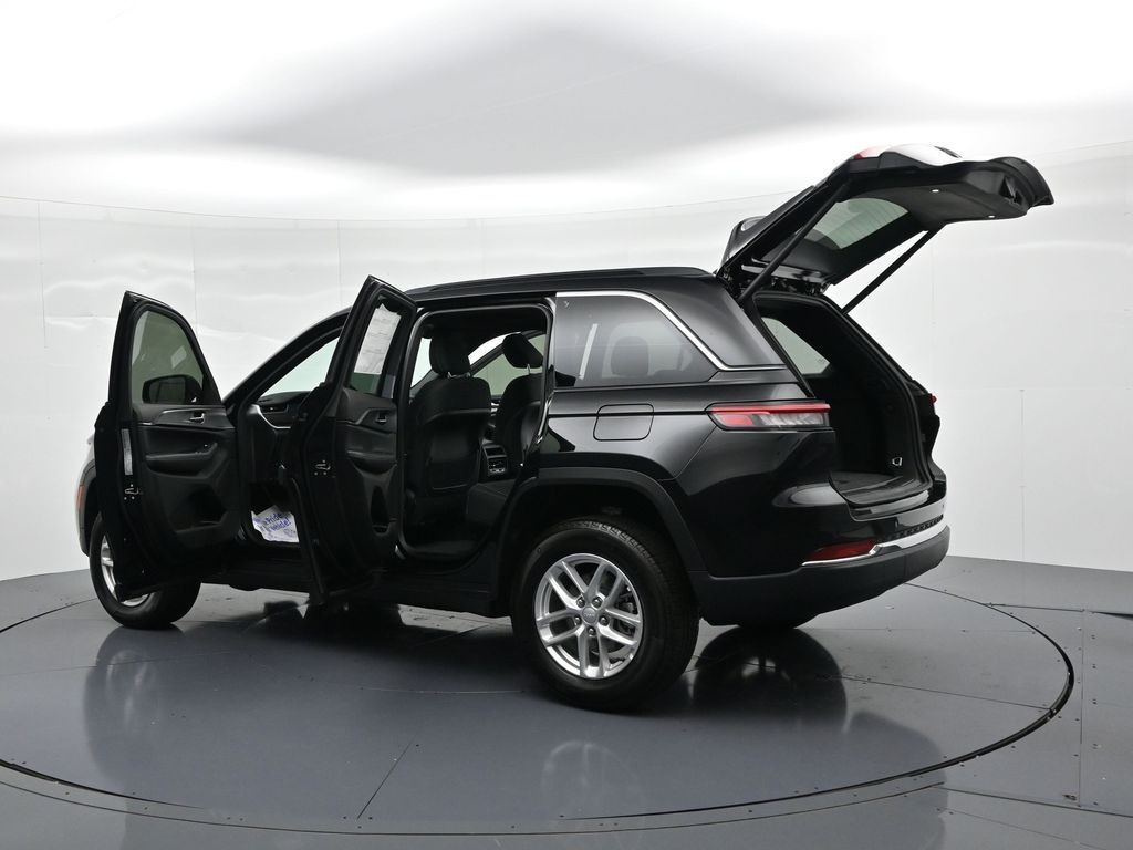 Jeep Grand Cherokee Vehicle Full-screen Gallery Image 26