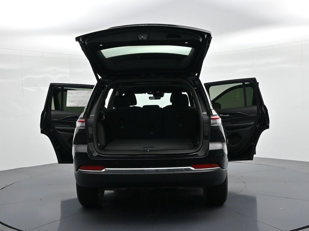 Jeep Grand Cherokee Vehicle Full-screen Gallery Image 28