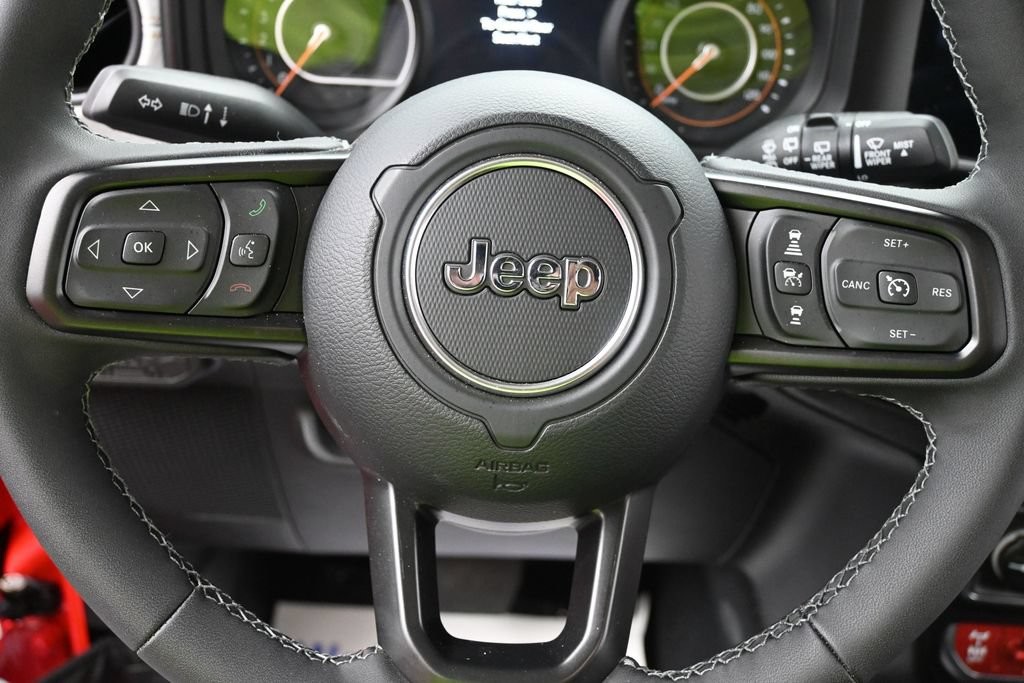 Jeep Wrangler Vehicle Full-screen Gallery Image 13
