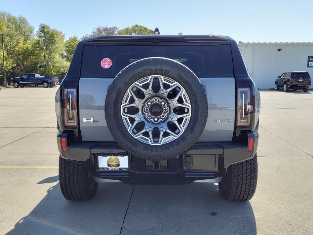 GMC HUMMER EV SUV Vehicle Full-screen Gallery Image 15