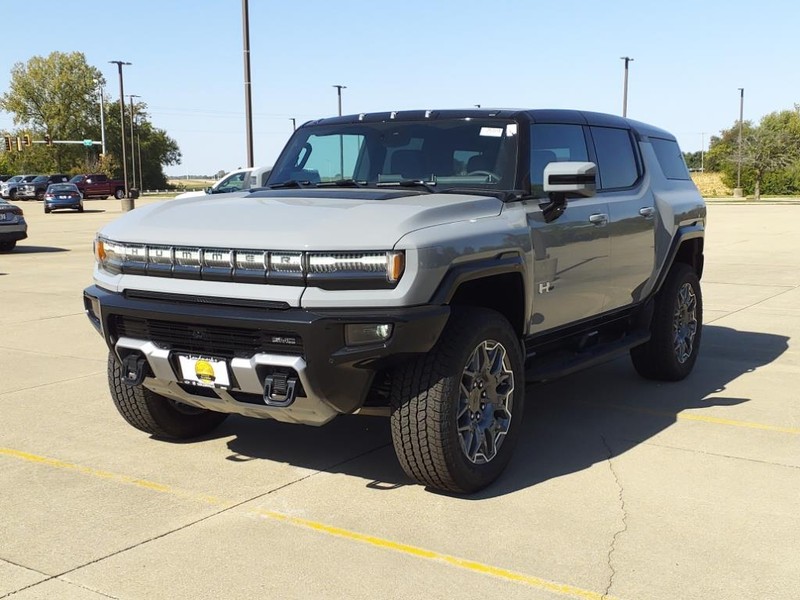 GMC HUMMER EV SUV Vehicle Full-screen Gallery Image 2