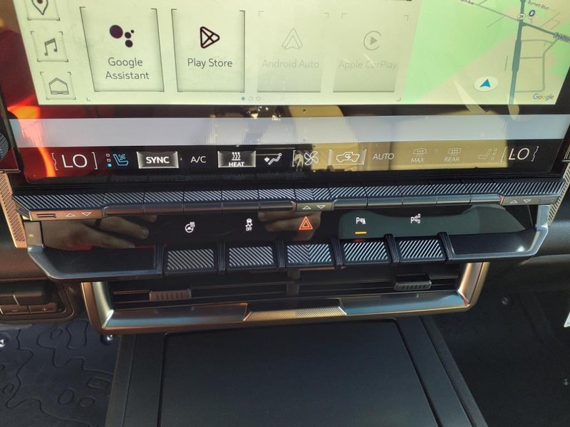 GMC HUMMER EV SUV Vehicle Full-screen Gallery Image 7