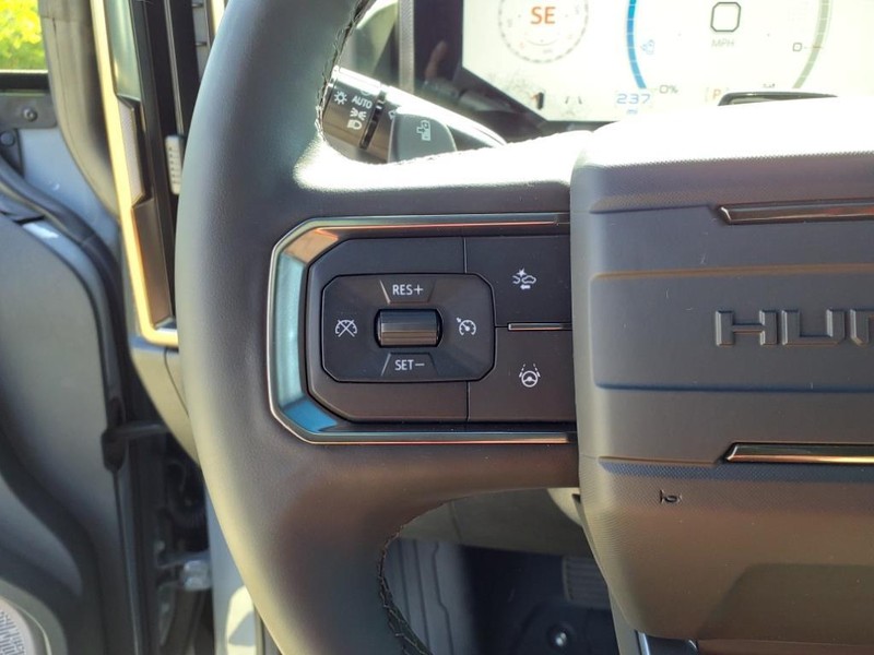 GMC HUMMER EV SUV Vehicle Full-screen Gallery Image 8