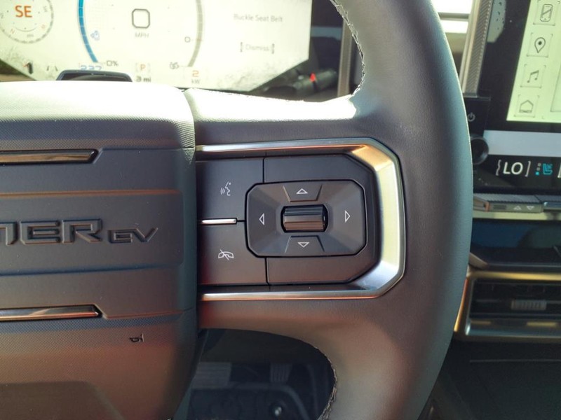 GMC HUMMER EV SUV Vehicle Full-screen Gallery Image 9