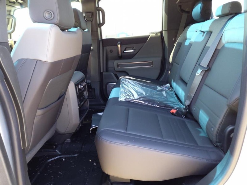 GMC HUMMER EV SUV Vehicle Full-screen Gallery Image 13