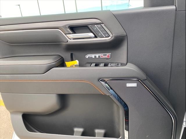 GMC Sierra 1500 Vehicle Full-screen Gallery Image 17