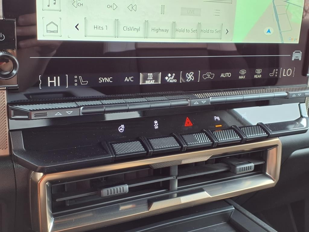 GMC HUMMER EV SUV Vehicle Full-screen Gallery Image 10