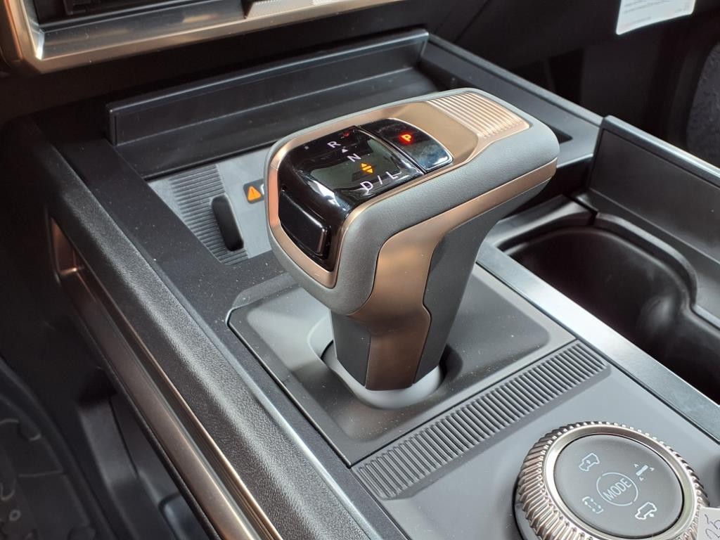 GMC HUMMER EV SUV Vehicle Full-screen Gallery Image 12