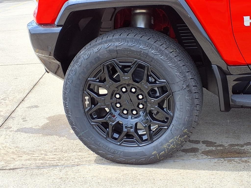 GMC HUMMER EV SUV Vehicle Full-screen Gallery Image 21