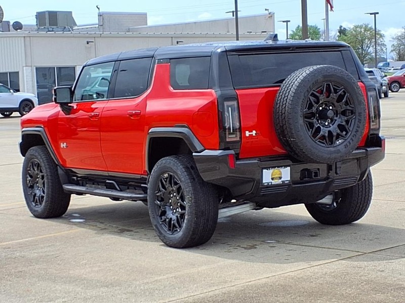 GMC HUMMER EV SUV Vehicle Full-screen Gallery Image 3