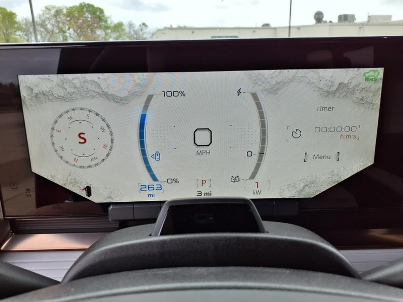 GMC HUMMER EV SUV Vehicle Full-screen Gallery Image 18