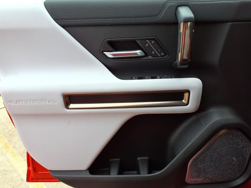 GMC HUMMER EV SUV Vehicle Full-screen Gallery Image 20