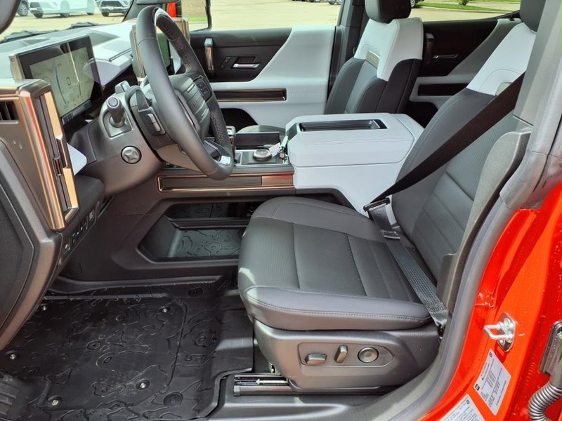 GMC HUMMER EV SUV Vehicle Full-screen Gallery Image 22