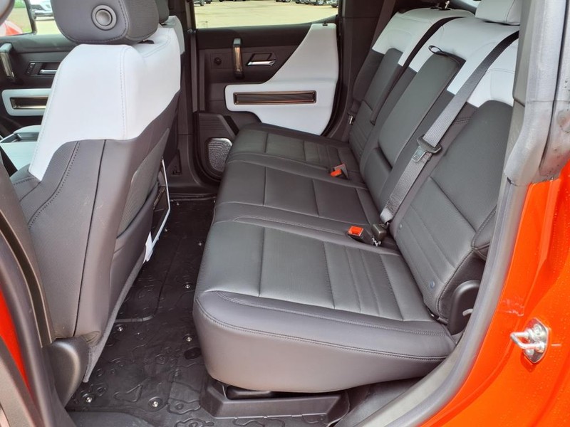 GMC HUMMER EV SUV Vehicle Full-screen Gallery Image 23