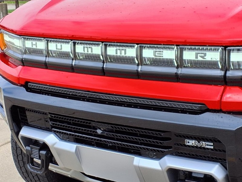 GMC HUMMER EV SUV Vehicle Full-screen Gallery Image 29