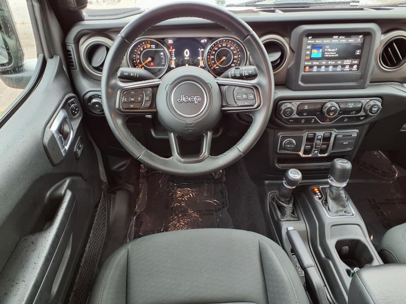 Jeep Wrangler Unlimited Vehicle Full-screen Gallery Image 4