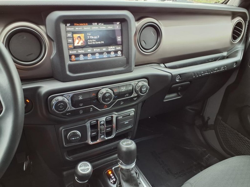 Jeep Wrangler Unlimited Vehicle Full-screen Gallery Image 6