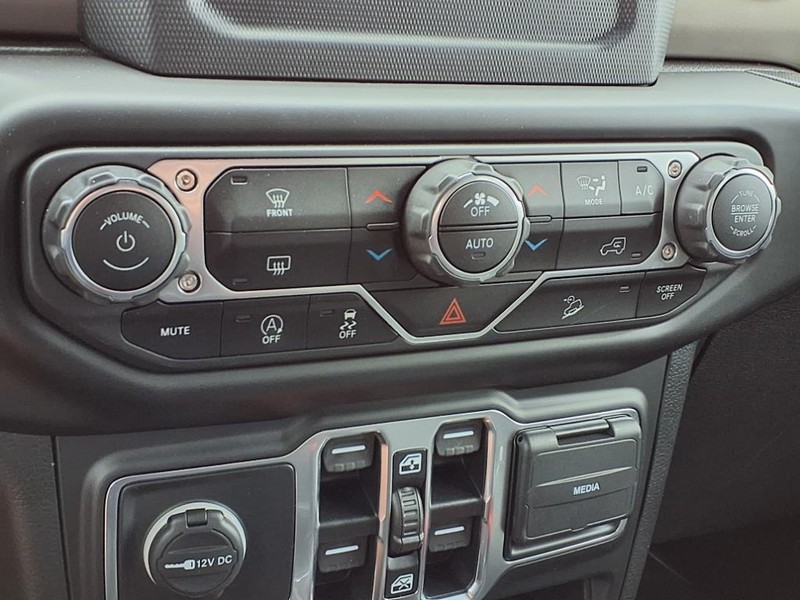 Jeep Wrangler Unlimited Vehicle Full-screen Gallery Image 11