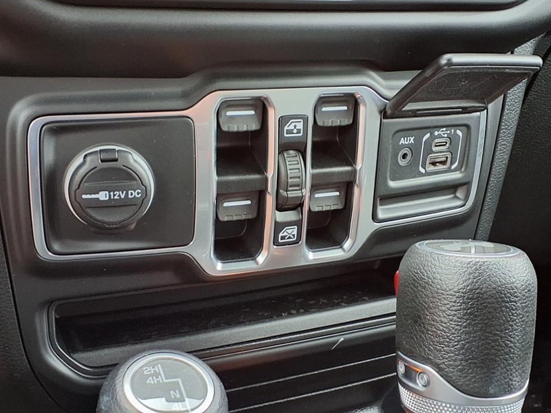 Jeep Wrangler Unlimited Vehicle Full-screen Gallery Image 12