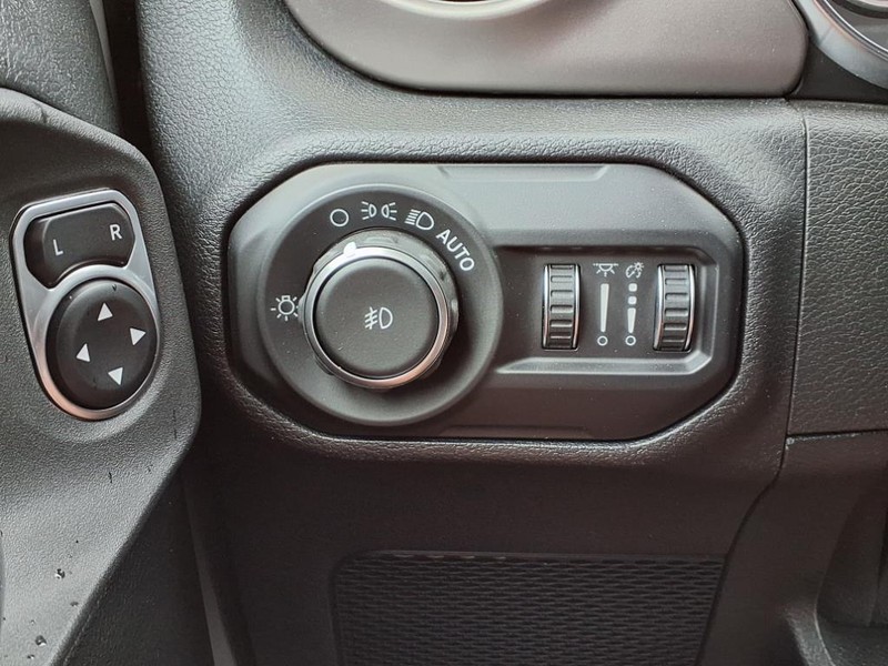 Jeep Wrangler Unlimited Vehicle Full-screen Gallery Image 20