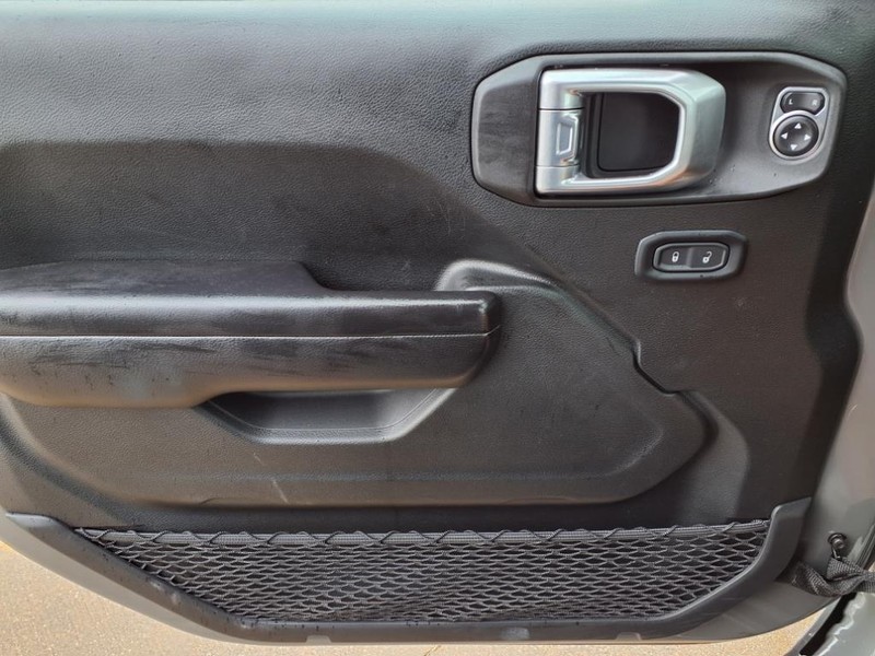 Jeep Wrangler Unlimited Vehicle Full-screen Gallery Image 21