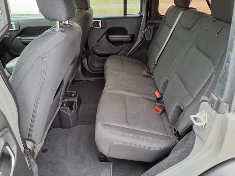 Jeep Wrangler Unlimited Vehicle Full-screen Gallery Image 24