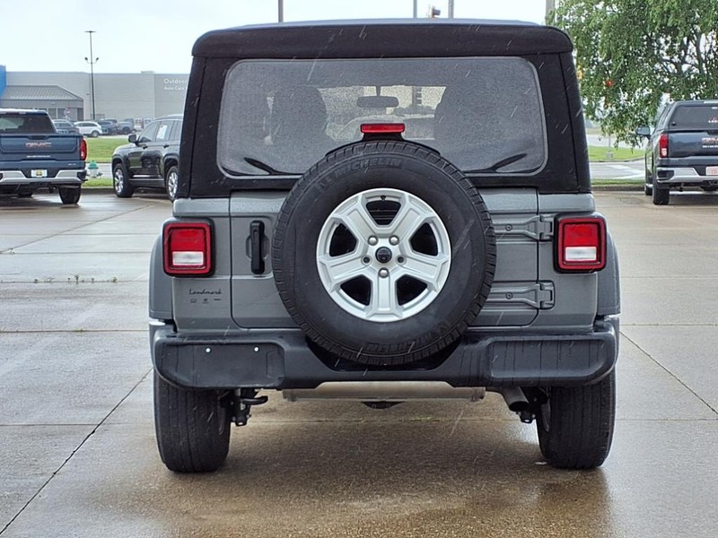 Jeep Wrangler Unlimited Vehicle Full-screen Gallery Image 26